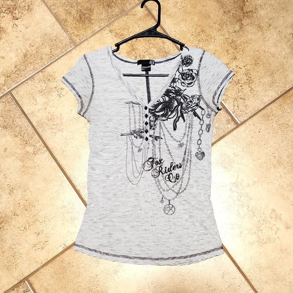 Fox vneck tshirt/blouse